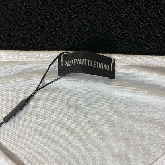 Prettylittlething white long sleeve v-neck crop - Picture 3 of 5